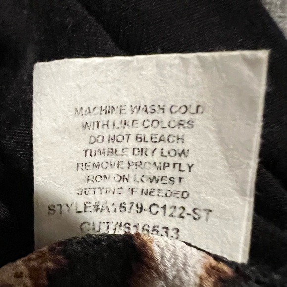 Cha-Cha Vente Half Black Half Animal Print Long Tunic Top Size Large - Picture 7 of 7